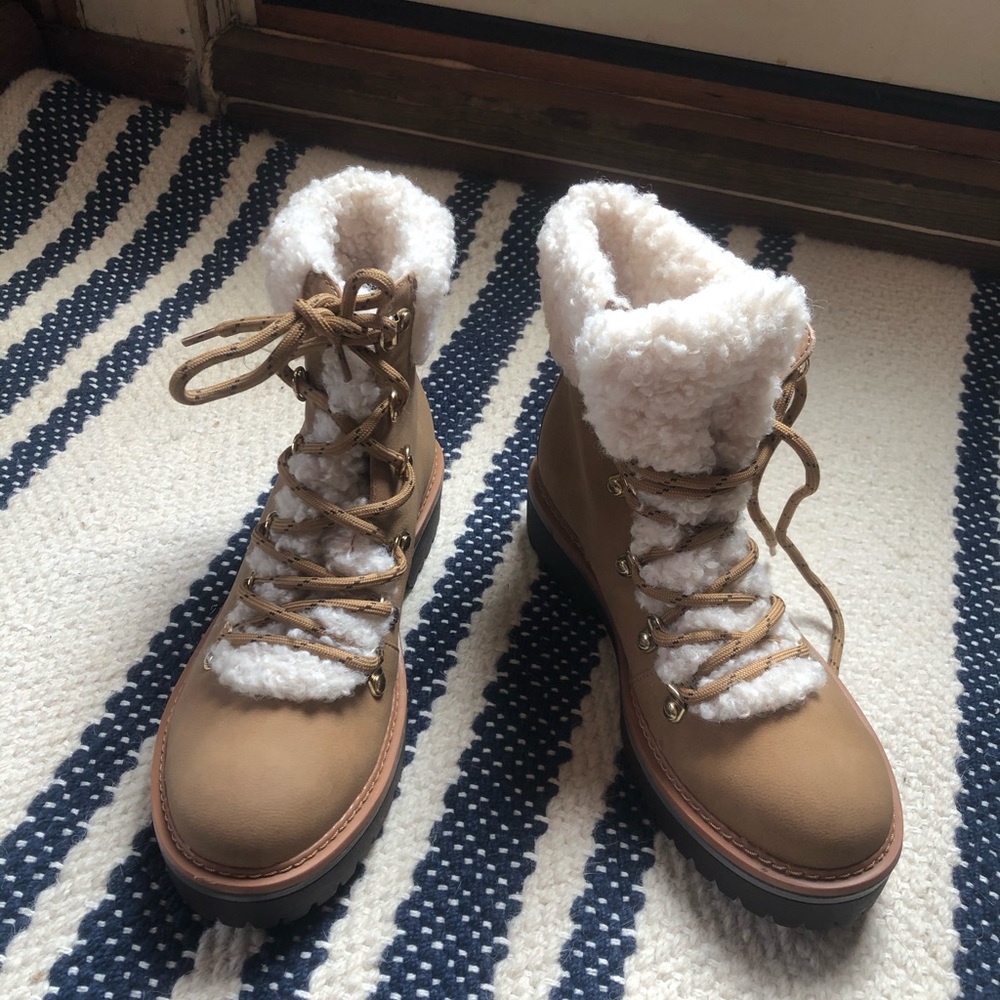 Tommy Hilfiger hiking/snow boots NWOT